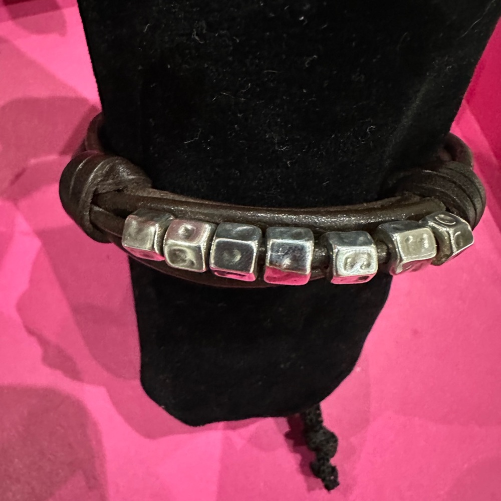 Leather and silver bracelet UNOde50